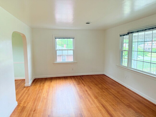 Foto del edificio - 7381 Barnette Ave