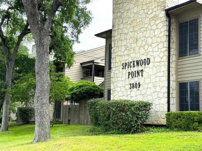 Building Photo - 3809 Spicewood Springs Rd