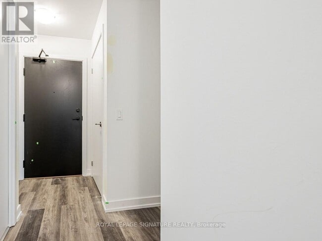 Building Photo - 1480 Bayly St