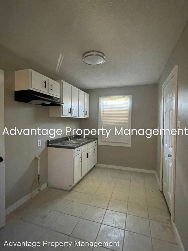 Building Photo - 1 br, 1 bath House - 3011 McAdoo Ave. Unit...