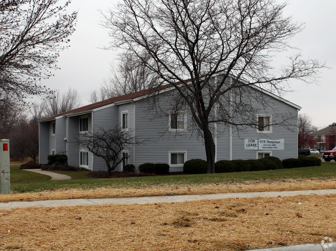 Building Photo - Melrose Manor