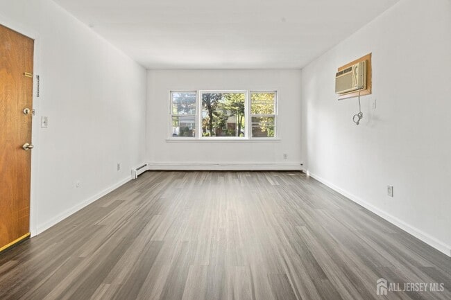 Building Photo - 2063 Elizabeth Ave