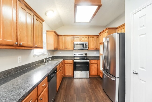 Building Photo - 1528 Warwick Dr