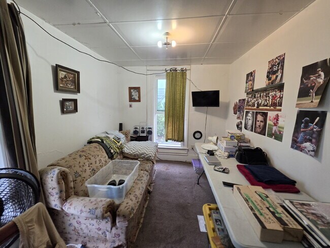 Foto del edificio - 1 Bedroom, 1 Bathroom with Off Street Parking - Available September 10th!