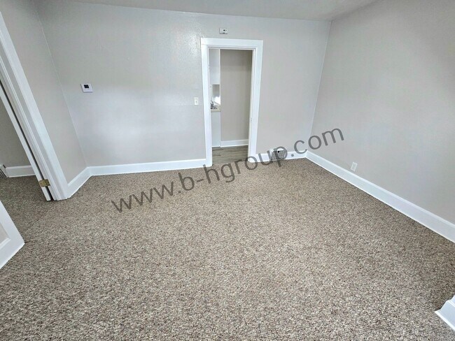 Building Photo - 1827 53rd St