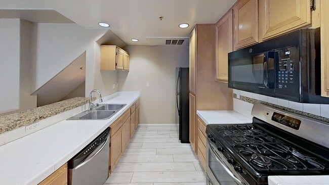 Building Photo - Woodland Hills Townhome S. of Ventura Blvd.