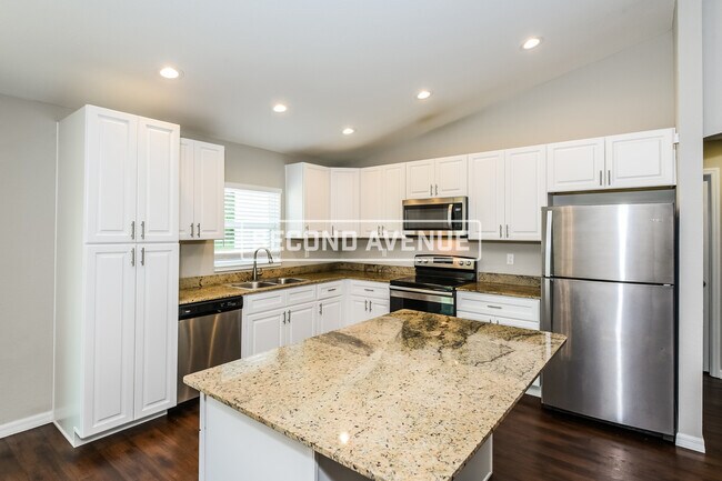 Building Photo - 2120 SW 155th LN