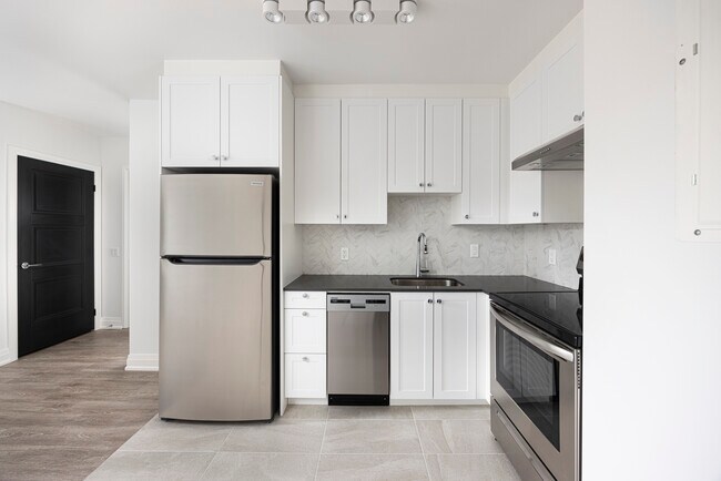 Building Photo - 2701 EGLINTON AVE W