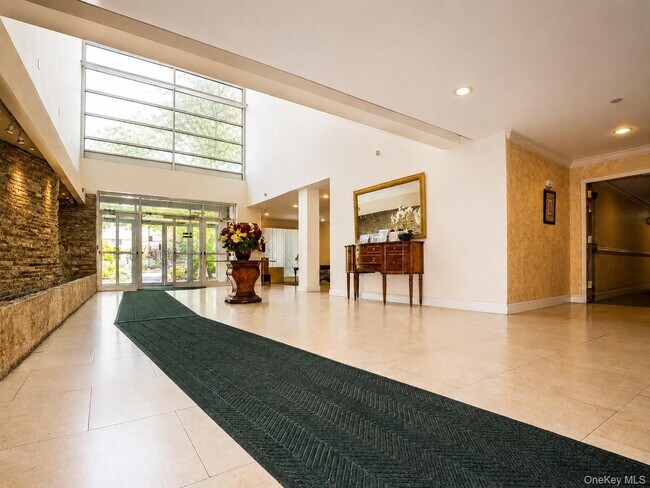 Foto del edificio - 171 Great Neck Rd