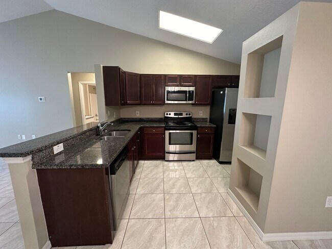 Building Photo - 1027 Top Ct
