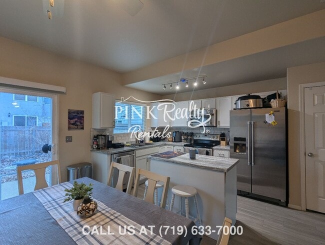 Foto del edificio - 870 Red Thistle View