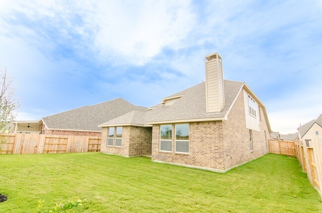 Building Photo - 18122 Glenlyon Dr