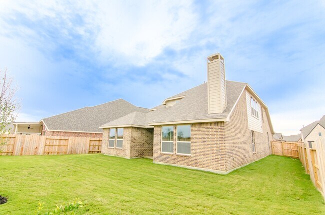 Foto del edificio - 18122 Glenlyon Dr