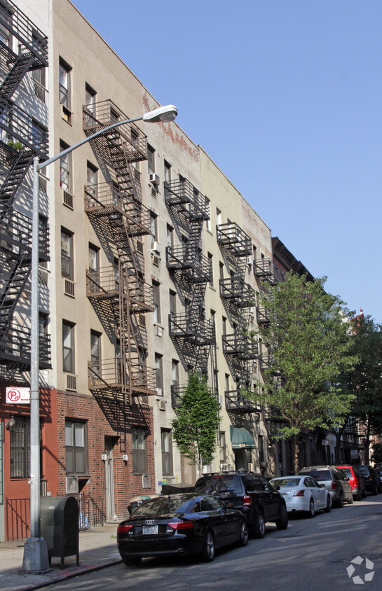 Building Photo - 430 E 83rd St