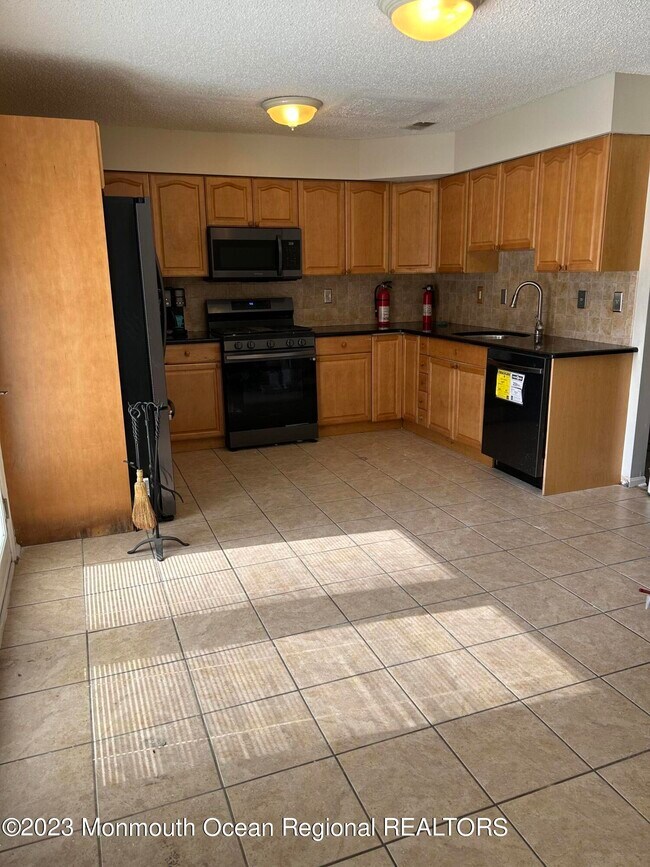 34 Whistler Dr Unit 2, Freehold, NJ 07728 Condo for Rent in Freehold, NJ