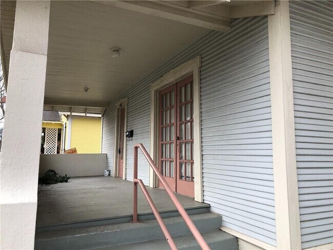 Building Photo - 422 Atkins Ave