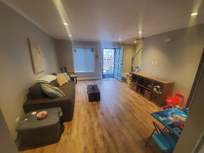 Building Photo - 20 Bennett St