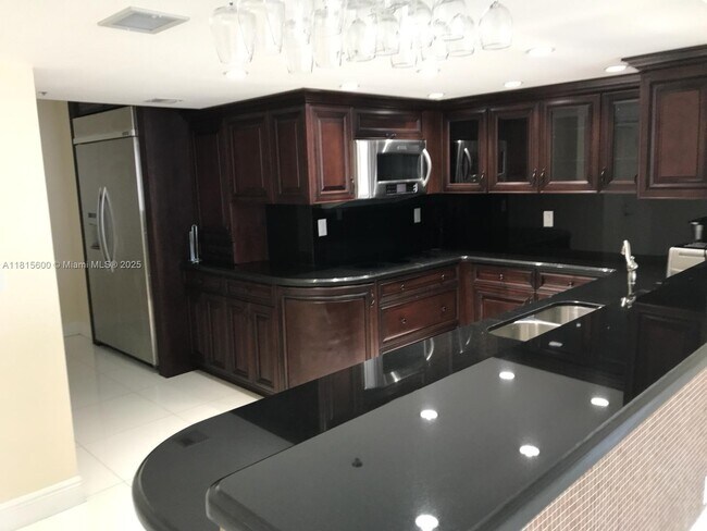 Foto del edificio - 1717 N Bayshore Dr