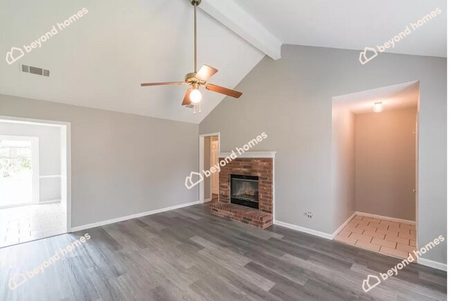 Foto del edificio - Updated 3BD/1.5BA Gem with Fireplace & Fen...