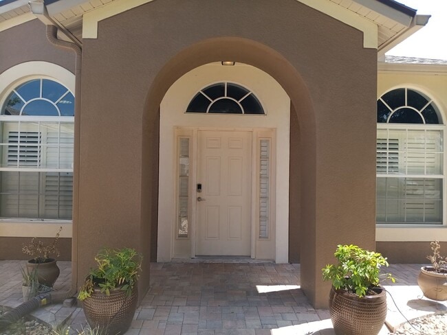 Building Photo - HIGH-ENERGY EFFICIENT 4 bedroom 3 Bathroom...