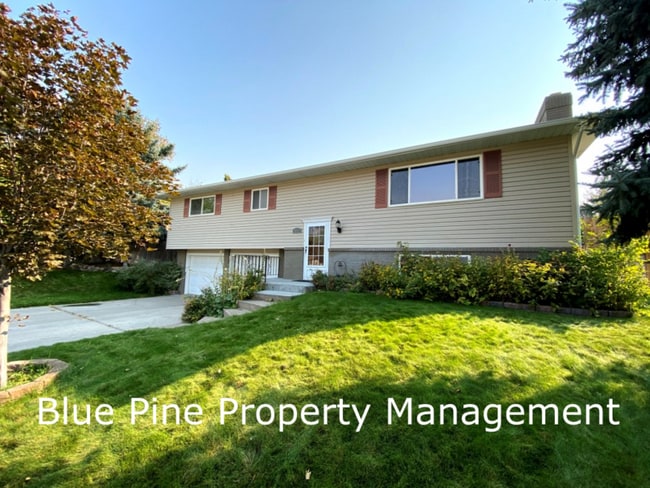 Building Photo - 896 Lucille Ave