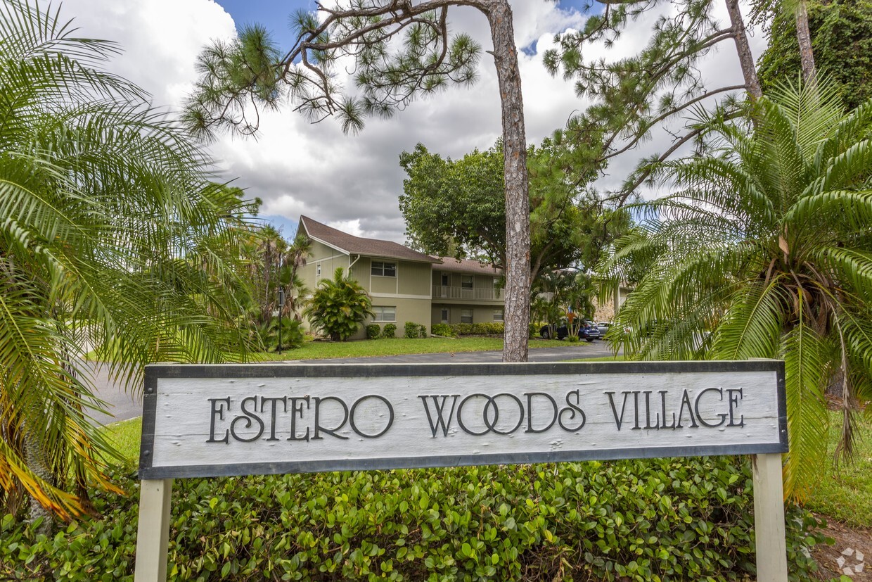 ¡Estero Woods Village - Estero Woods Village