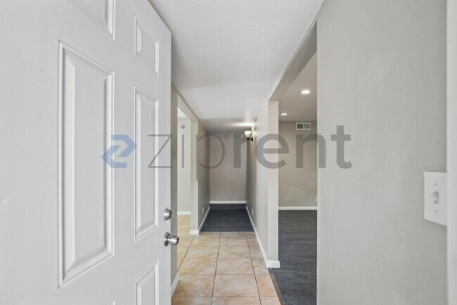 Building Photo - Unit 1