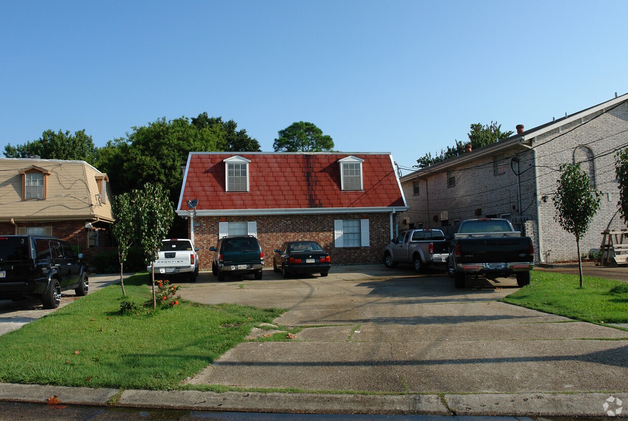 Primary Photo - 4929 Yale St