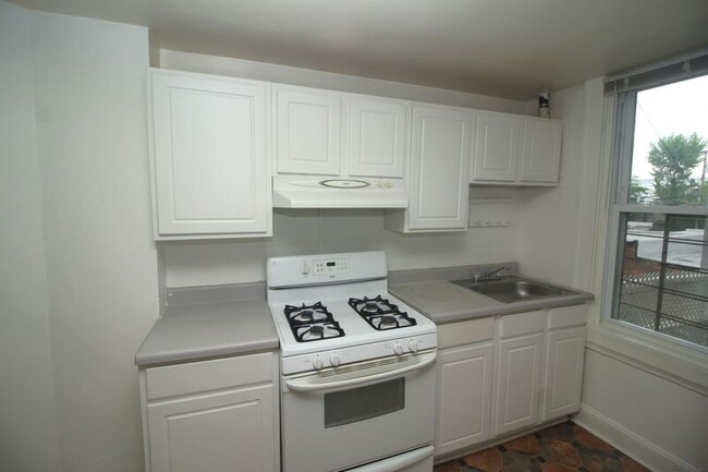 Building Photo - 3209 Guilford Ave