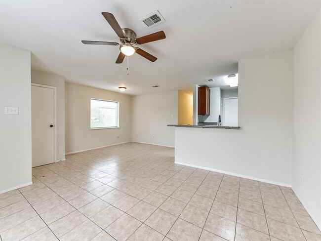 Foto del edificio - 13902 Buckingham Dr