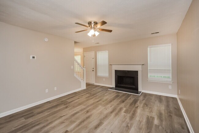 Foto del edificio - 729 Wood Bend Ct