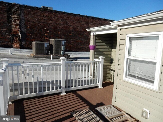 Foto del edificio - 1706 Fleet St