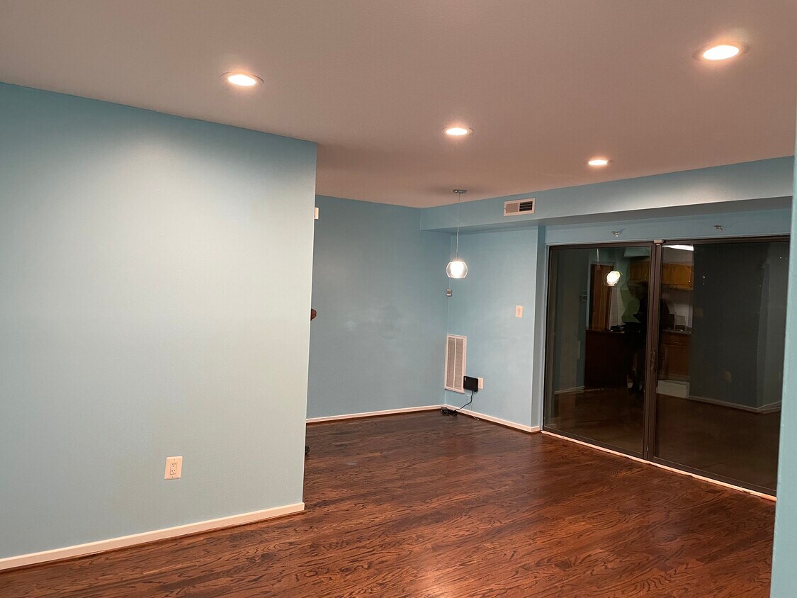 Living room angle #1 - 7320 Lee Hwy