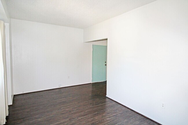 Building Photo - 2bed/1 bath walking distance to BART! FREE...