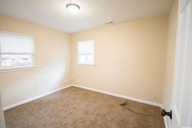 Building Photo - 6610 E Wakefield Dr