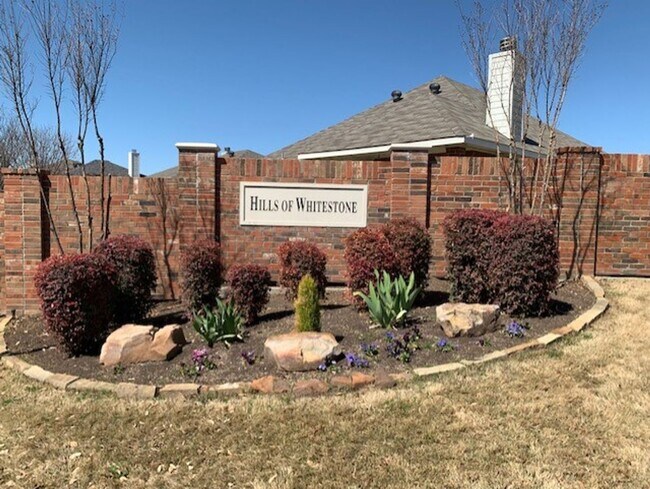 Foto del edificio - Coming soon! 3 Bedroom, 2 Full Bath Home in Benbrook.