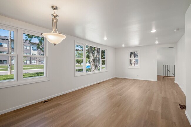Building Photo - 4019 W 108th St