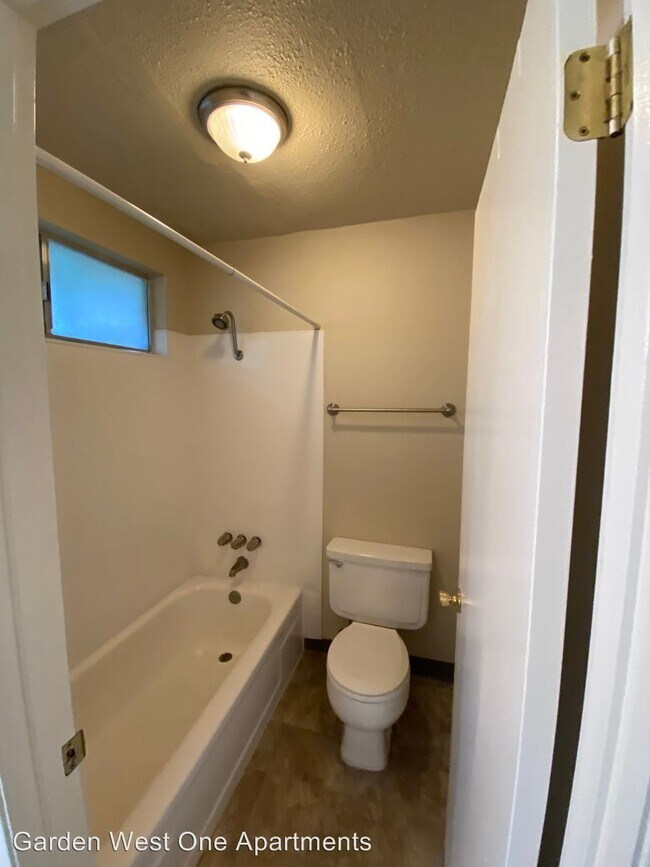 Building Photo - 1575 Heather Dr