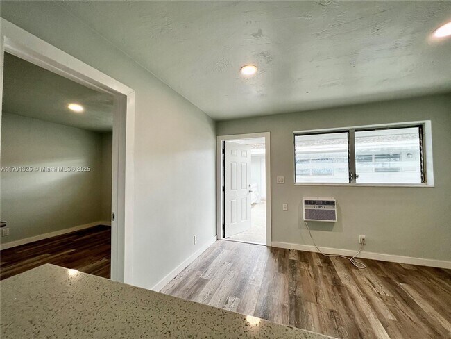 Foto del edificio - 715 SW 5th St