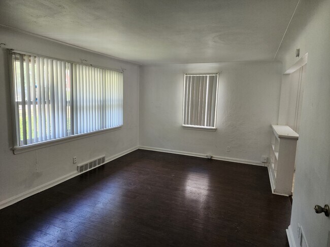 Sala de estar - 1830 Ferguson Ave