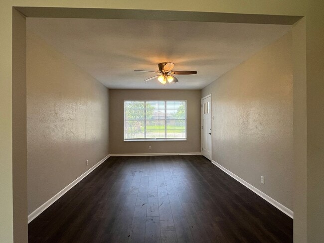 Building Photo - Remodeled 3 Bedroom 2 Bath Home
