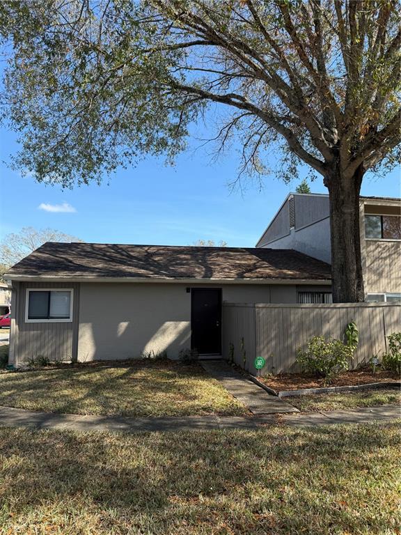 Foto principal - 8608 Lake Isle Dr