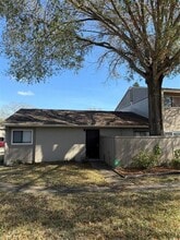 Building Photo - 8608 Lake Isle Dr