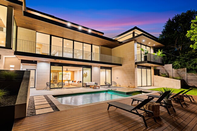 Building Photo - 2900 Cedarview Dr