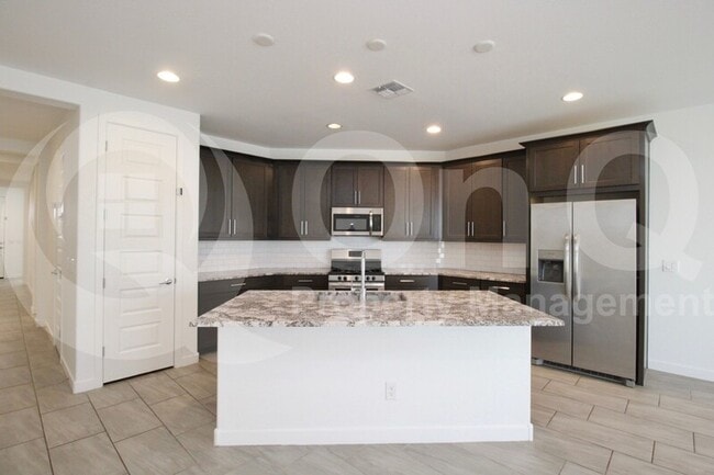 Building Photo - 2250 E Citadel Dr