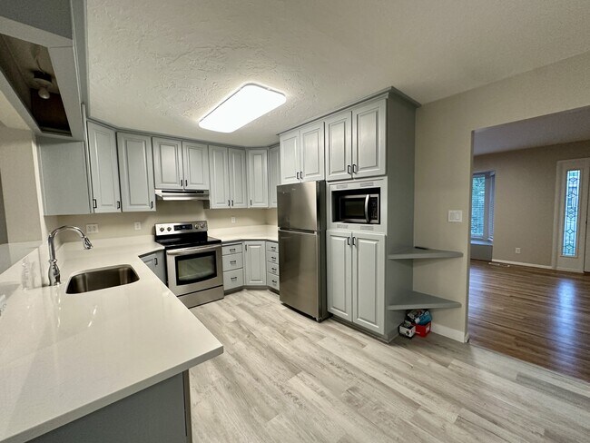 Building Photo - 2129 Creek Way