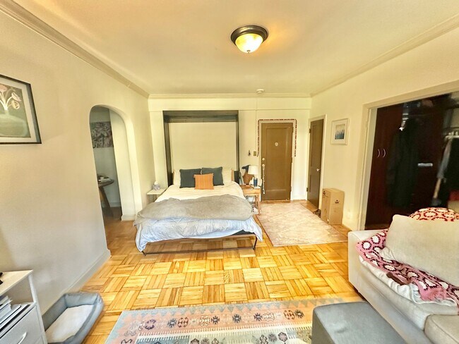 Foto del edificio - 3925 Davis Pl NW