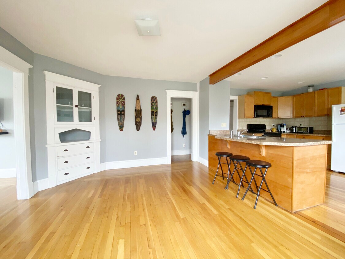 Primary Photo - 88 Chapin St