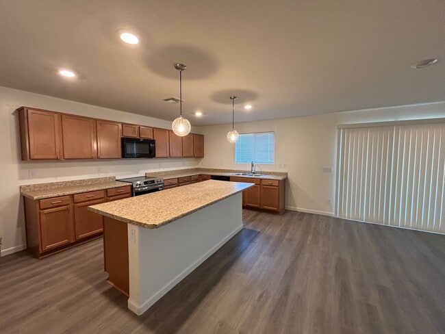 Foto del edificio - 12568 W Midway Ave