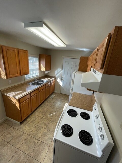 Kitchen - 217A 10th Ave